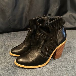 Sakes Fifth Avenue GRAY three inch heeled bootie in size 8